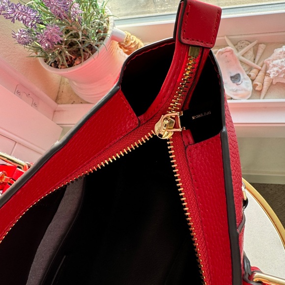 MICHAEL KORS VOYAGER EAST WEST MK SIGNATURE TOTE SHOULDER BAG - Picture 14 of 17